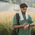 Tecnologia vestível mantém liderança nas tendências fitness e amplia papel do personal trainer